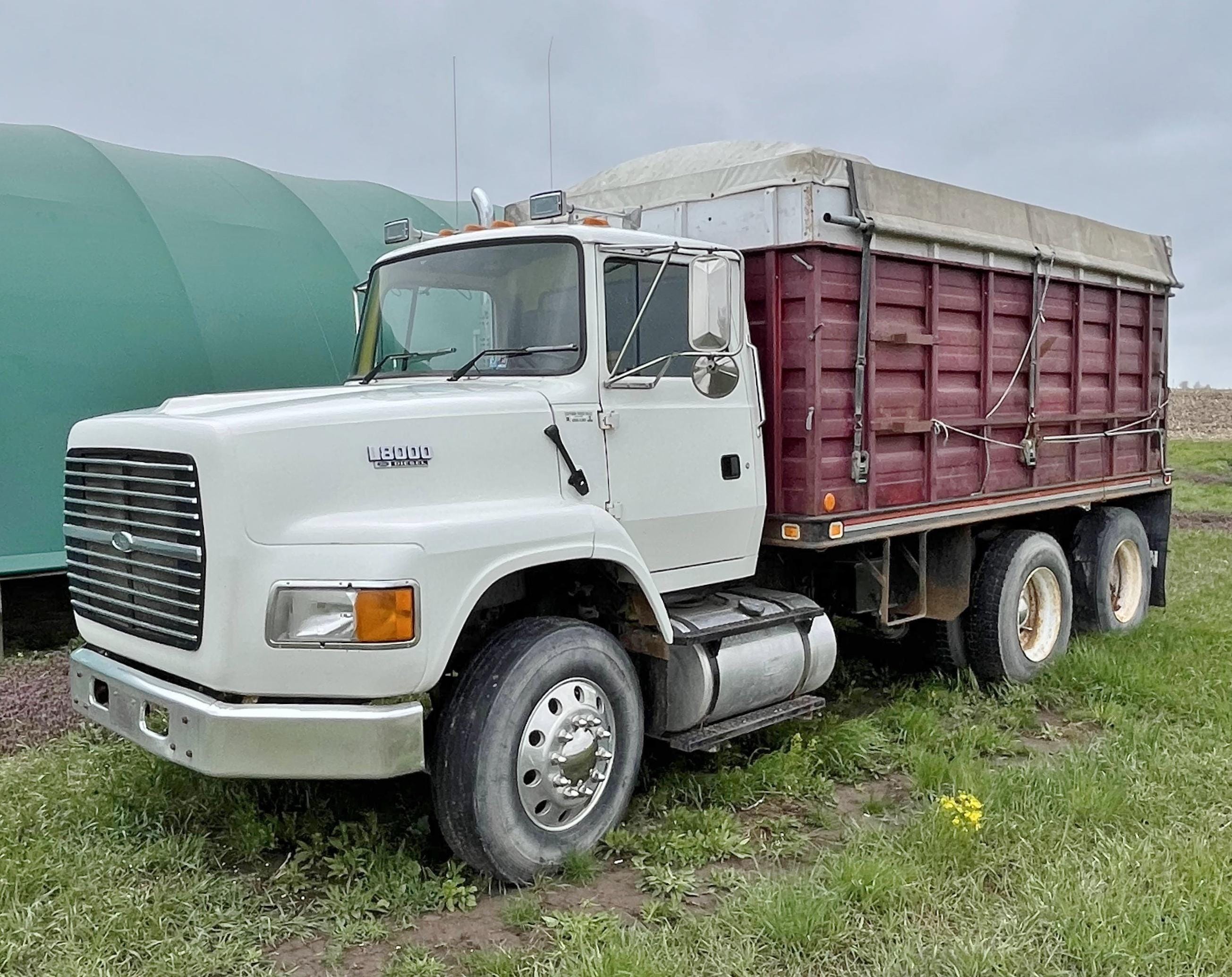 Main image Ford L8000