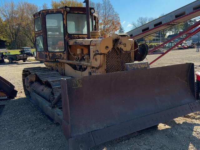 Image of Caterpillar D6 equipment image 1
