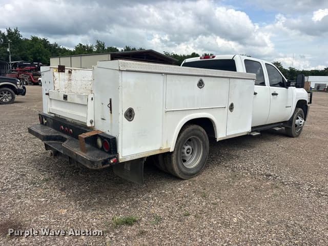 Image of Chevrolet 3500HD equipment image 4
