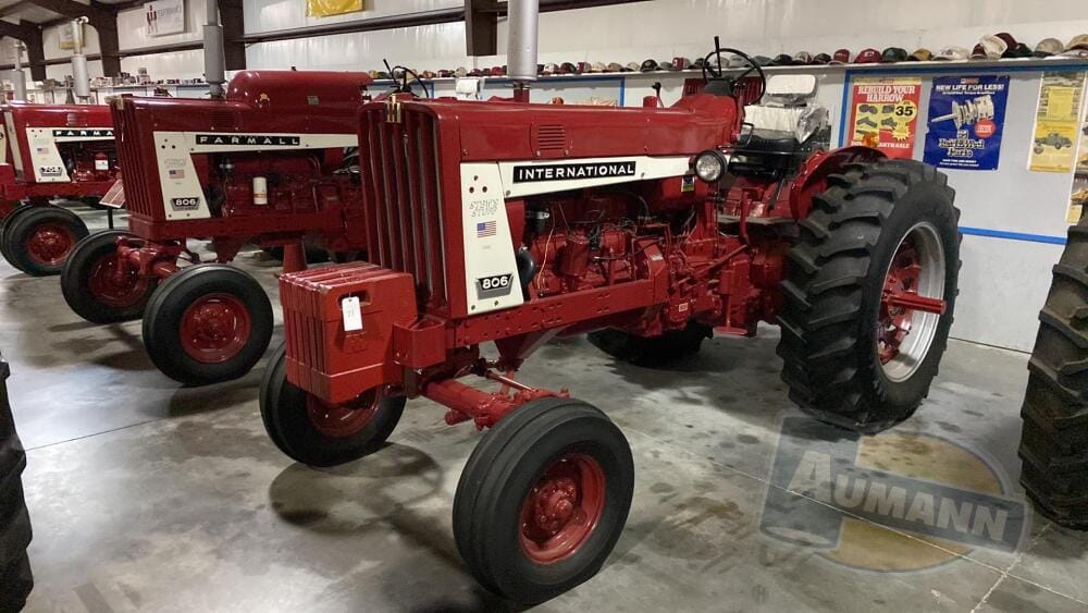 Main image International Harvester 806