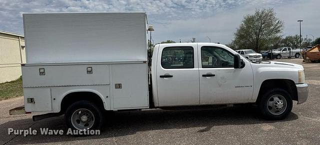 Image of Chevrolet 3500HD equipment image 3