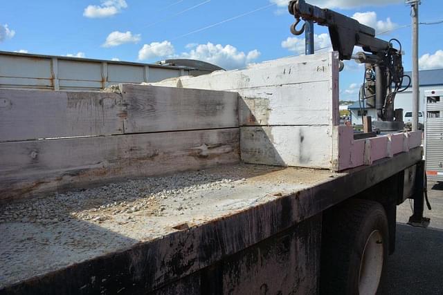 Image of Ford F-650 equipment image 4