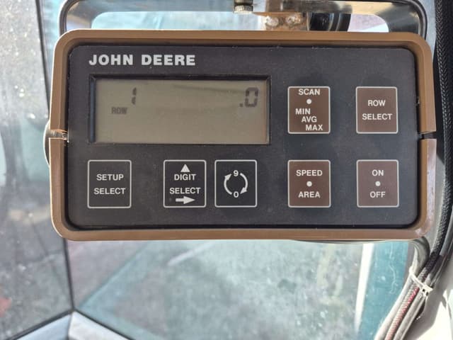 Image of John Deere 7200 equipment image 1