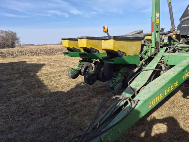 Image of John Deere 7200 equipment image 4