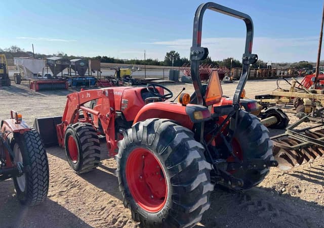 Image of Kubota MX5400 equipment image 4