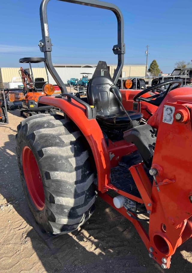Image of Kubota MX5400 equipment image 2