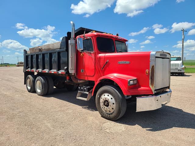 Image of Freightliner FLC equipment image 1