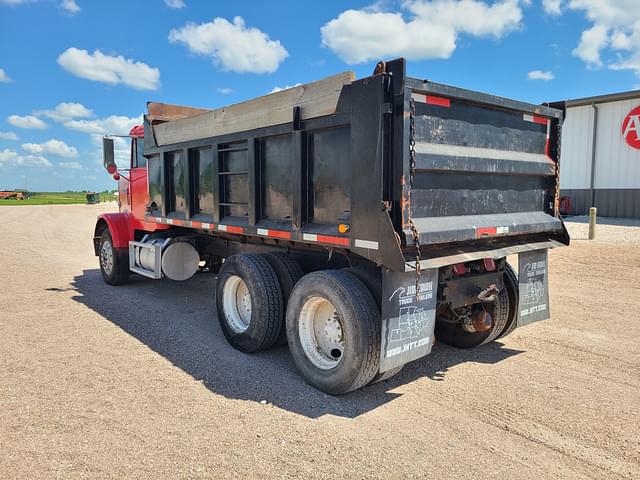 Image of Freightliner FLC equipment image 3