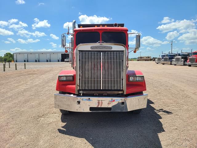 Image of Freightliner FLC equipment image 4