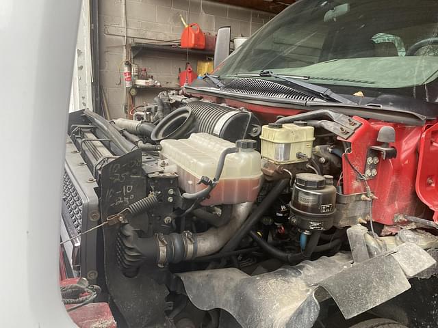 Image of Chevrolet 5500 equipment image 3