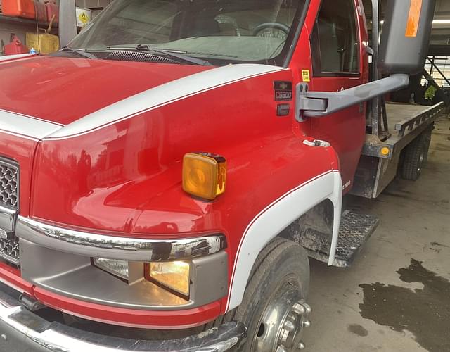 Image of Chevrolet 5500 equipment image 2
