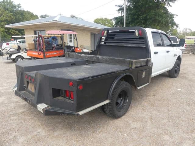 Image of Dodge Ram 3500 equipment image 2