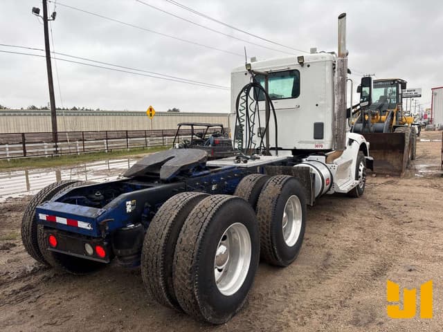 Image of Peterbilt 567 equipment image 4