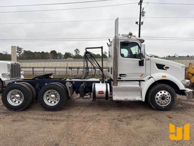 Image of Peterbilt 567 equipment image 3