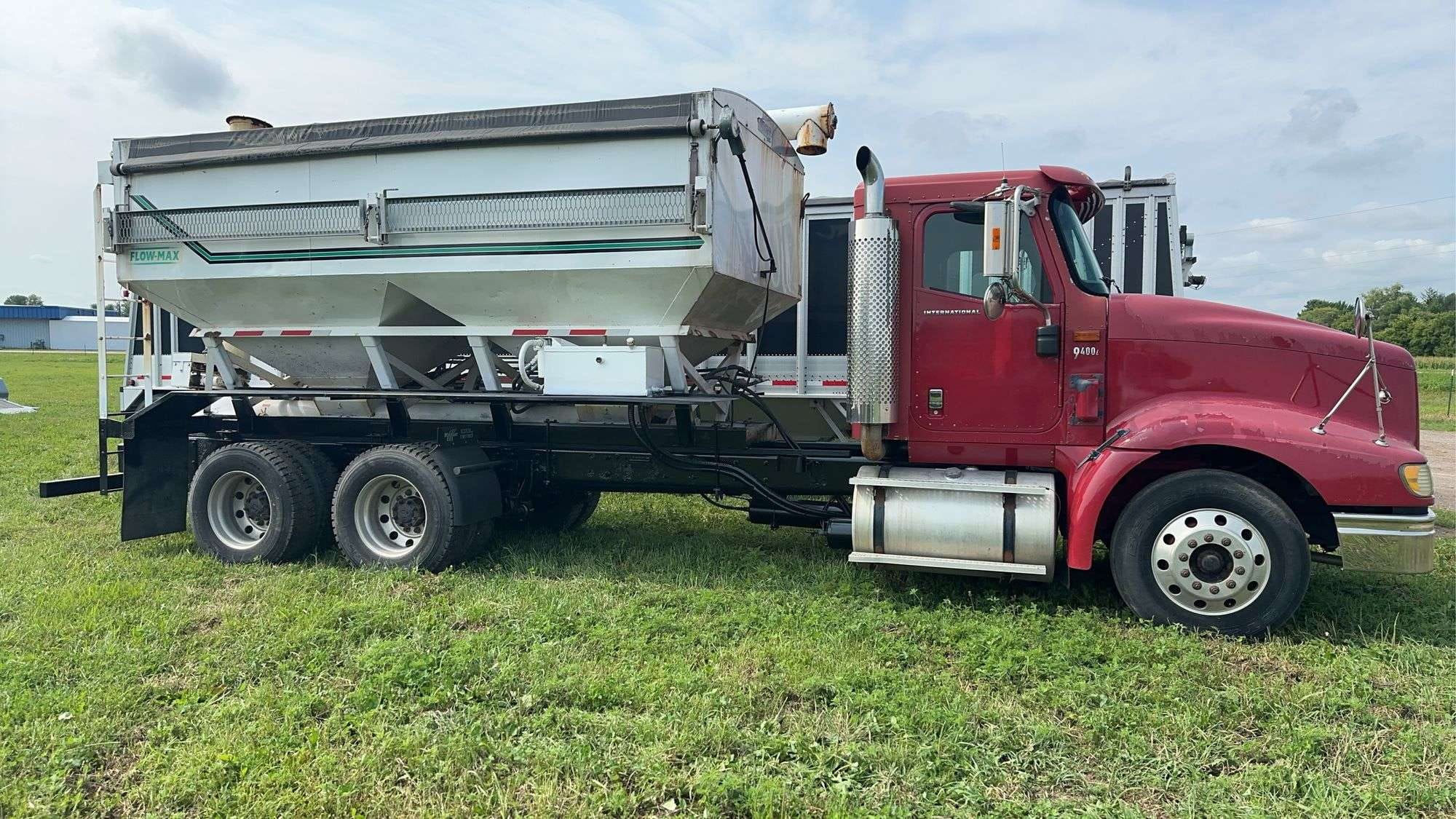 2005 International 9400i Equipment Image0
