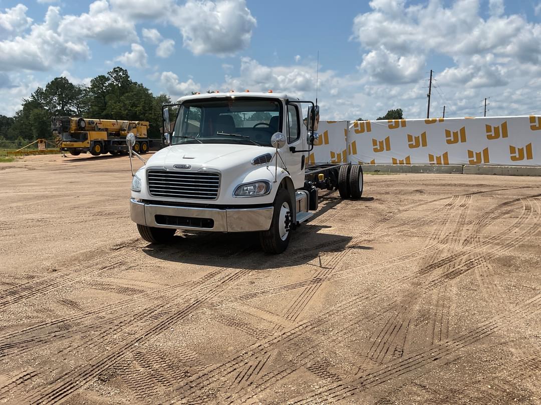 Image of Freightliner M2 Primary image