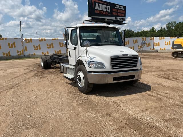 Image of Freightliner M2 equipment image 2