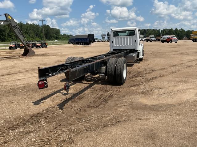 Image of Freightliner M2 equipment image 4