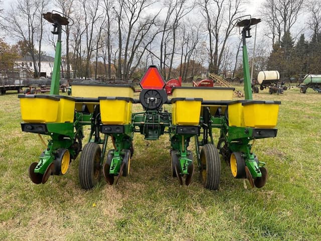 Image of John Deere 7200 equipment image 3