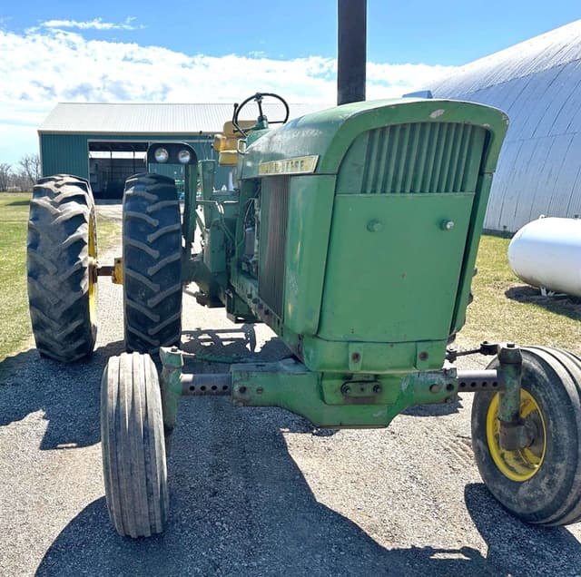 Image of John Deere 4520 equipment image 3