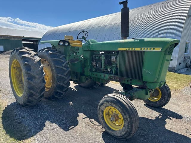 Image of John Deere 4520 equipment image 1