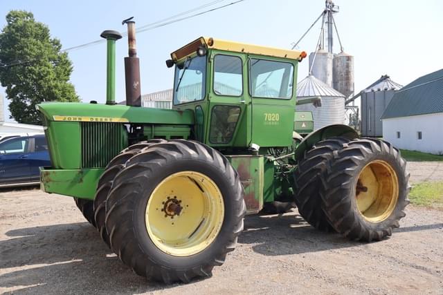 Image of John Deere 7020 equipment image 1