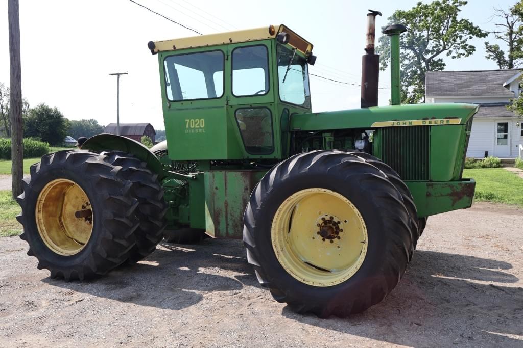 Image of John Deere 7020 Primary image