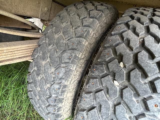 Image of Chevrolet 3500 equipment image 4