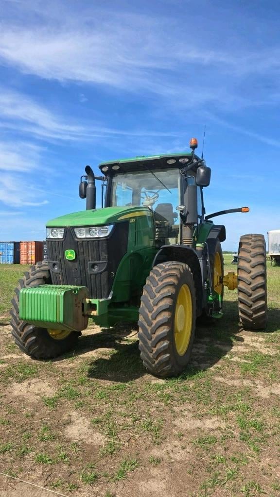 SOLD - John Deere 7270R Lot No. 2746 Tractors with 2,725 Hrs | Tractor Zoom
