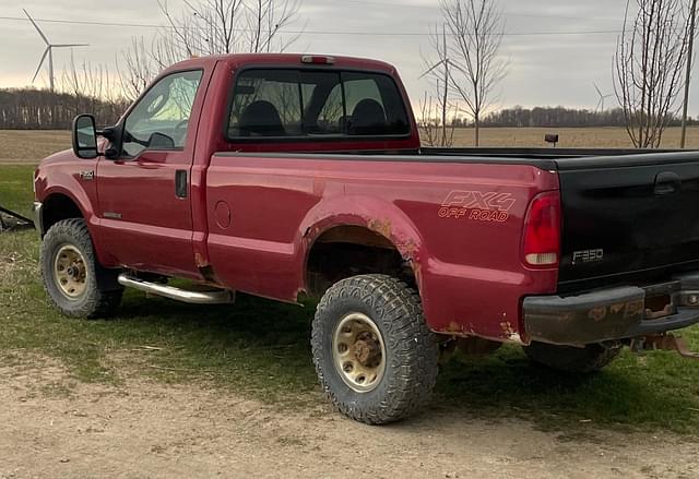 Image of Ford F-350 equipment image 3