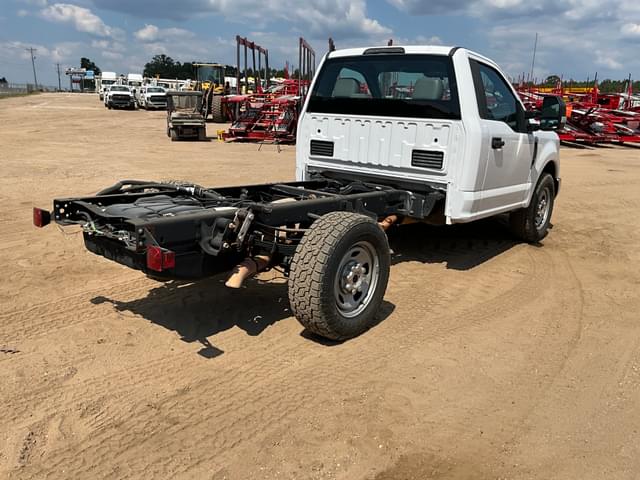 Image of Ford F-350 equipment image 4