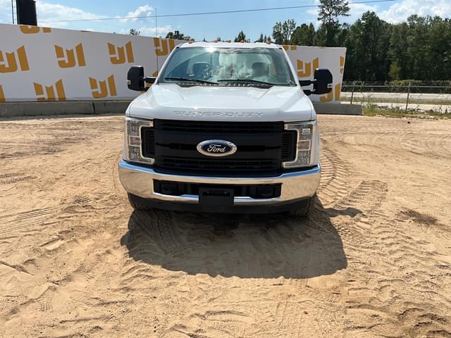 Image of Ford F-350 equipment image 1