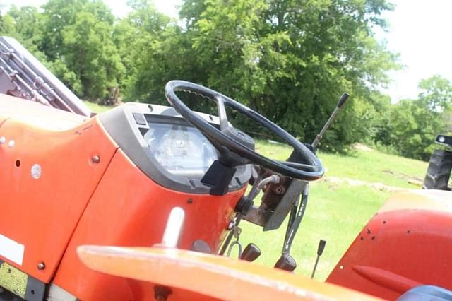 Image of Kubota M4030 equipment image 3