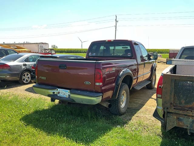Image of Ford F-250 equipment image 3