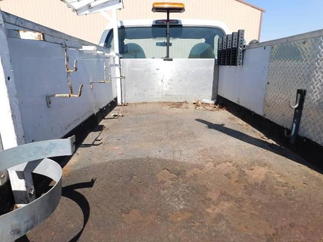 Image of Ford F-350 equipment image 3