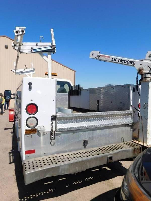Image of Ford F-350 equipment image 2