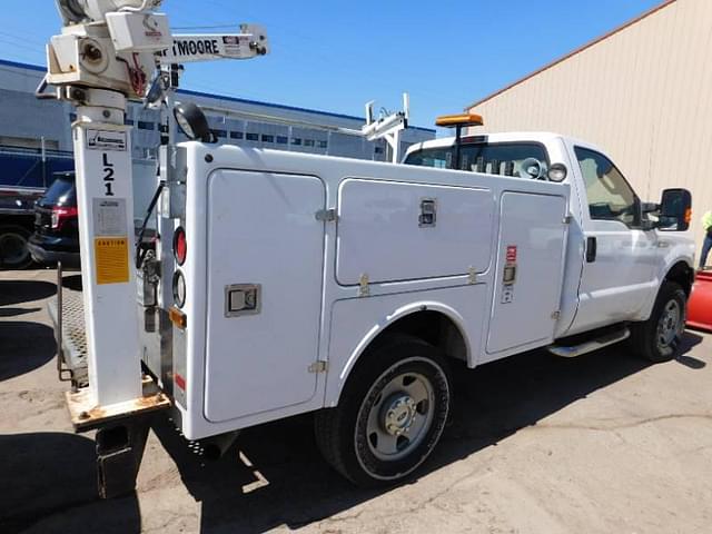 Image of Ford F-350 equipment image 4