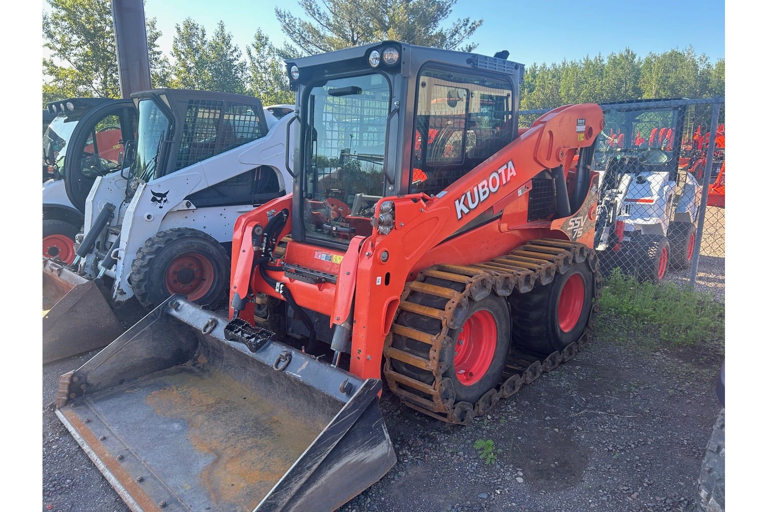 2019 Kubota SSV75 Equipment Image0