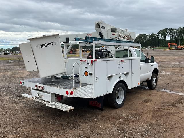 Image of Ford F-450 equipment image 4