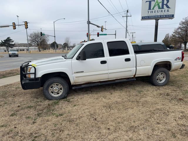 Image of Chevrolet 2500HD equipment image 2