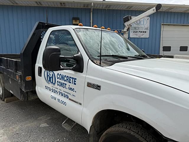 Image of Ford F-550 equipment image 2