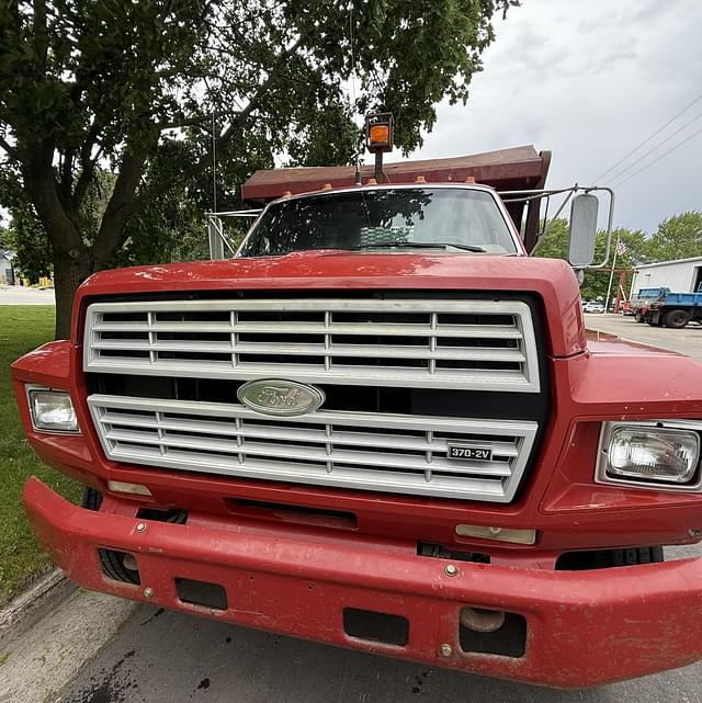Image of Ford F-700 equipment image 2