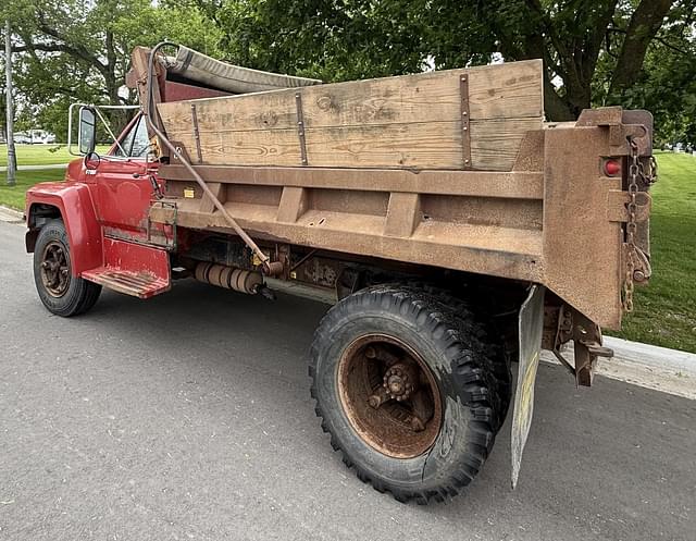 Image of Ford F-700 equipment image 1