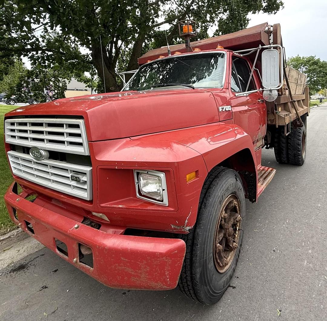 Image of Ford F-700 Primary image