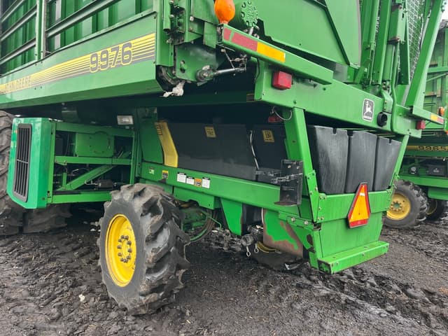 Image of John Deere 9976 equipment image 1
