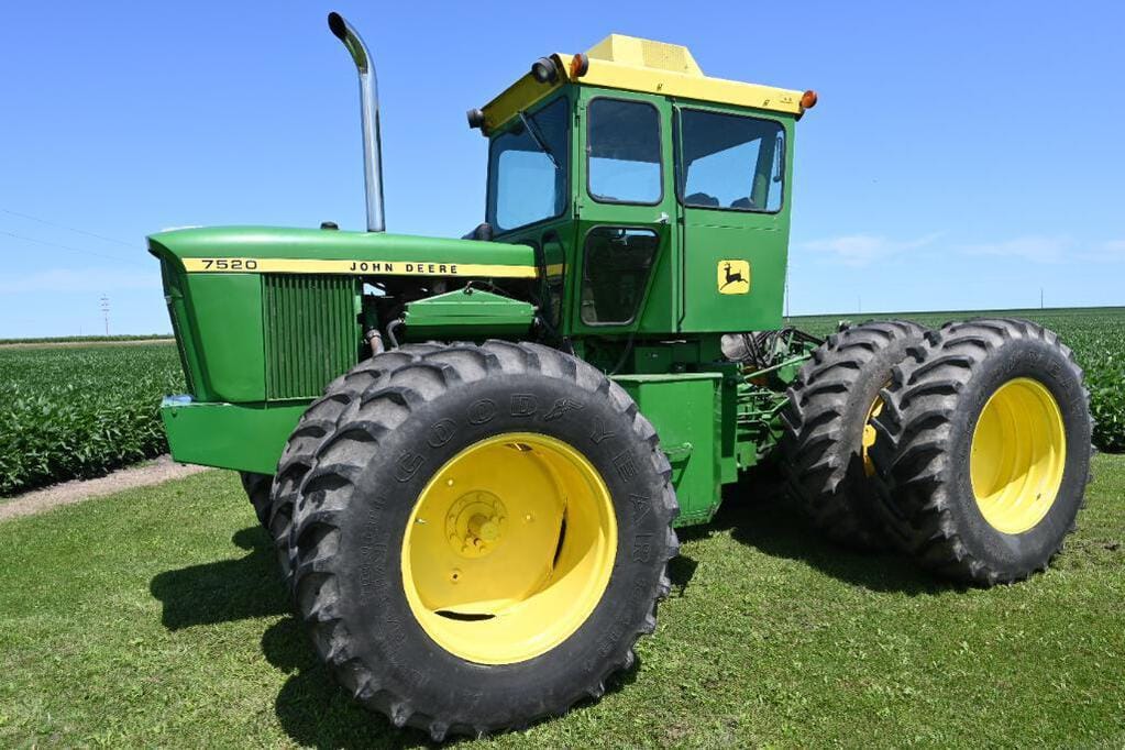 Main image John Deere 7520
