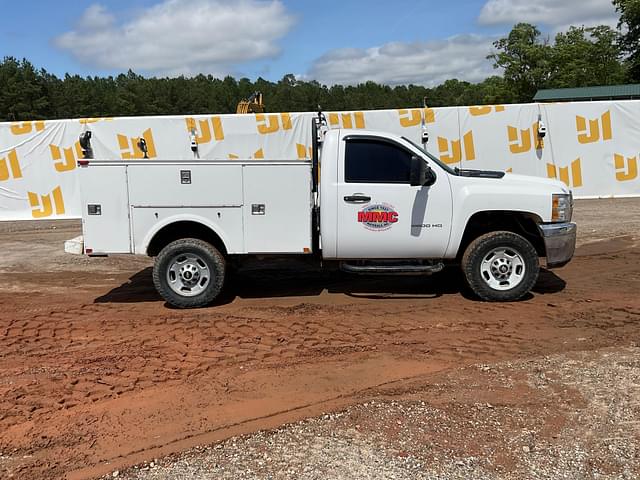 Image of Chevrolet 2500 equipment image 3