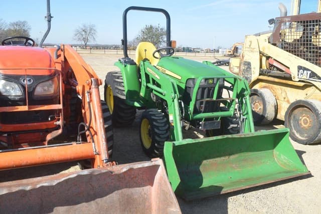 Image of John Deere 3038E equipment image 3
