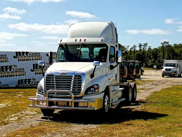 Image of Freightliner Cascadia equipment image 1