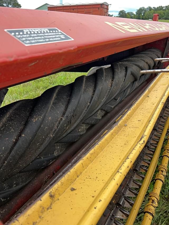 Image of New Holland 1465 equipment image 3